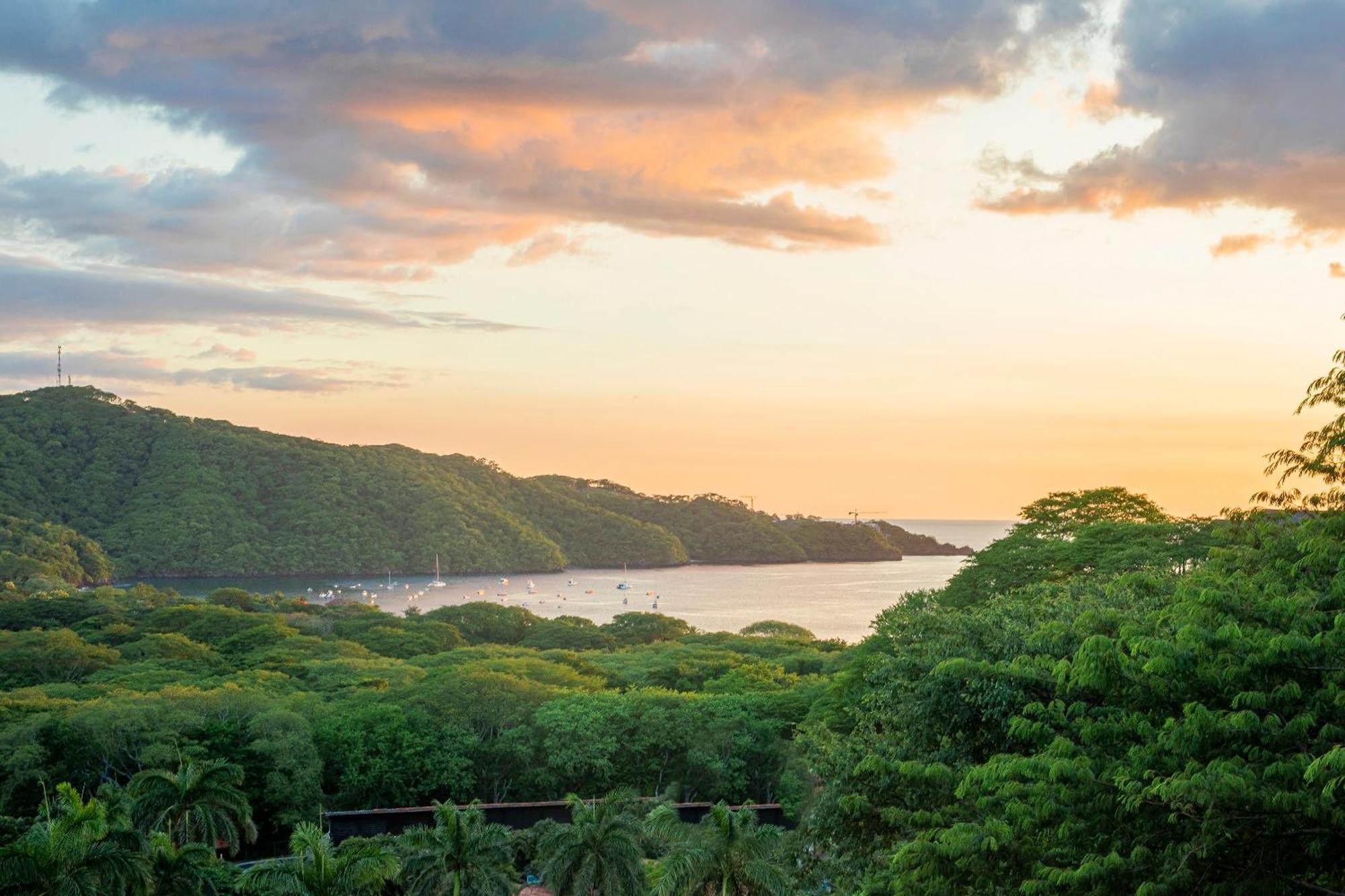 Villas Sol Beach Resort Playa Hermosa  Bagian luar foto
